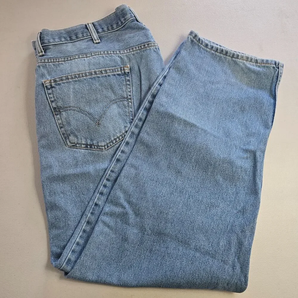 Levi's 550 Jeans Men's 42 x 31 (tag 42 x 32) Blue Light Wash Relaxed Fit Cotton